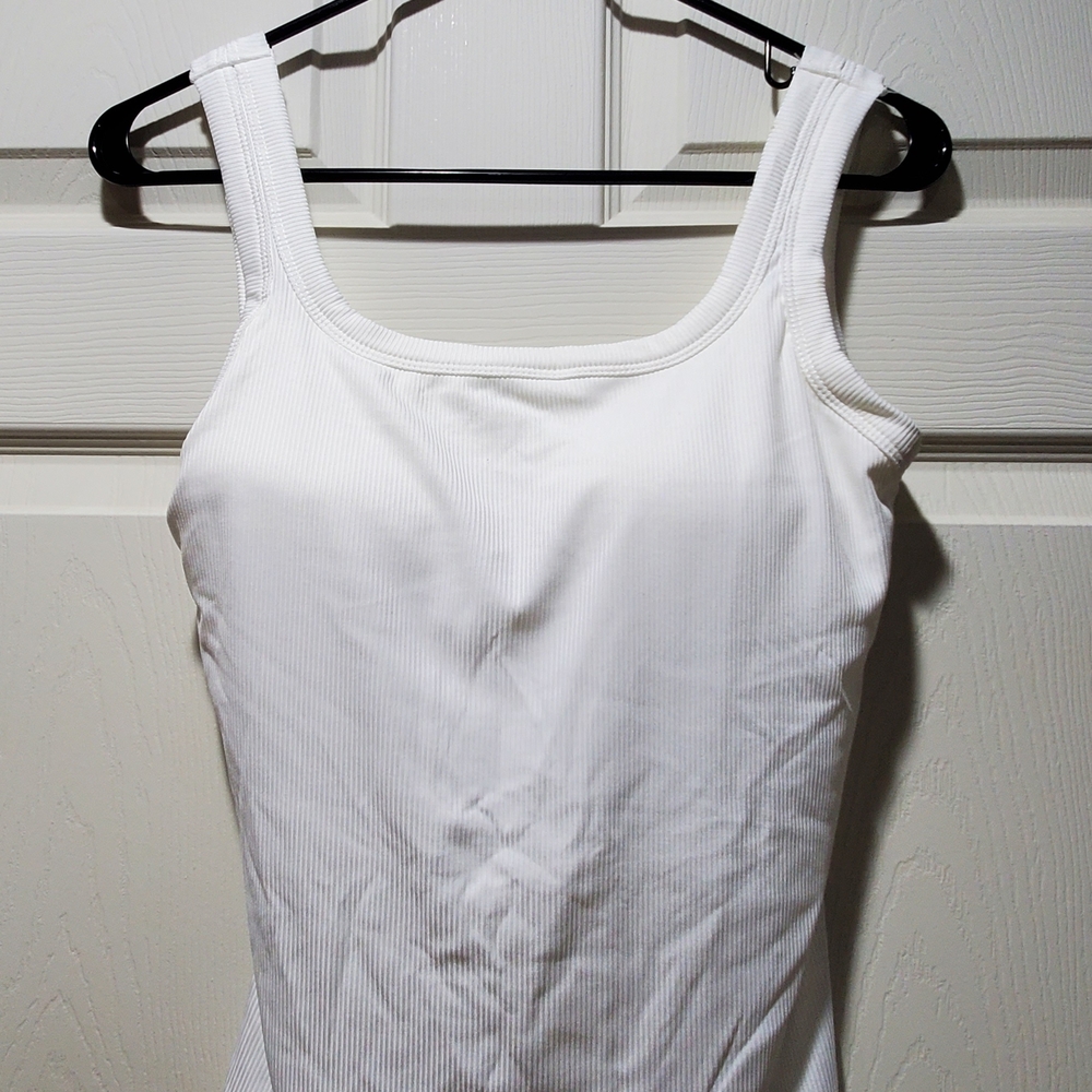 Elegant White Ribbed Tank Top for Women